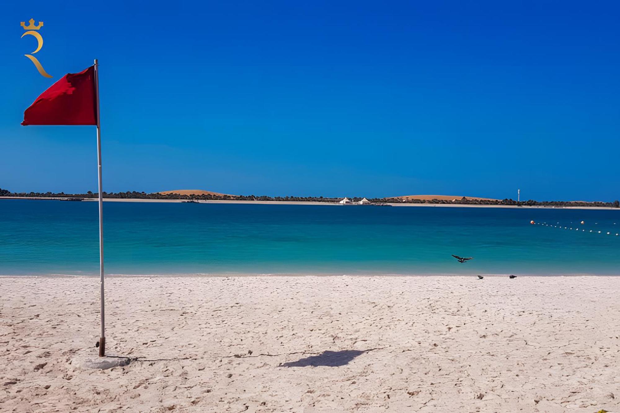 Sophisticated 3br On Raha Corniche Apartment *
