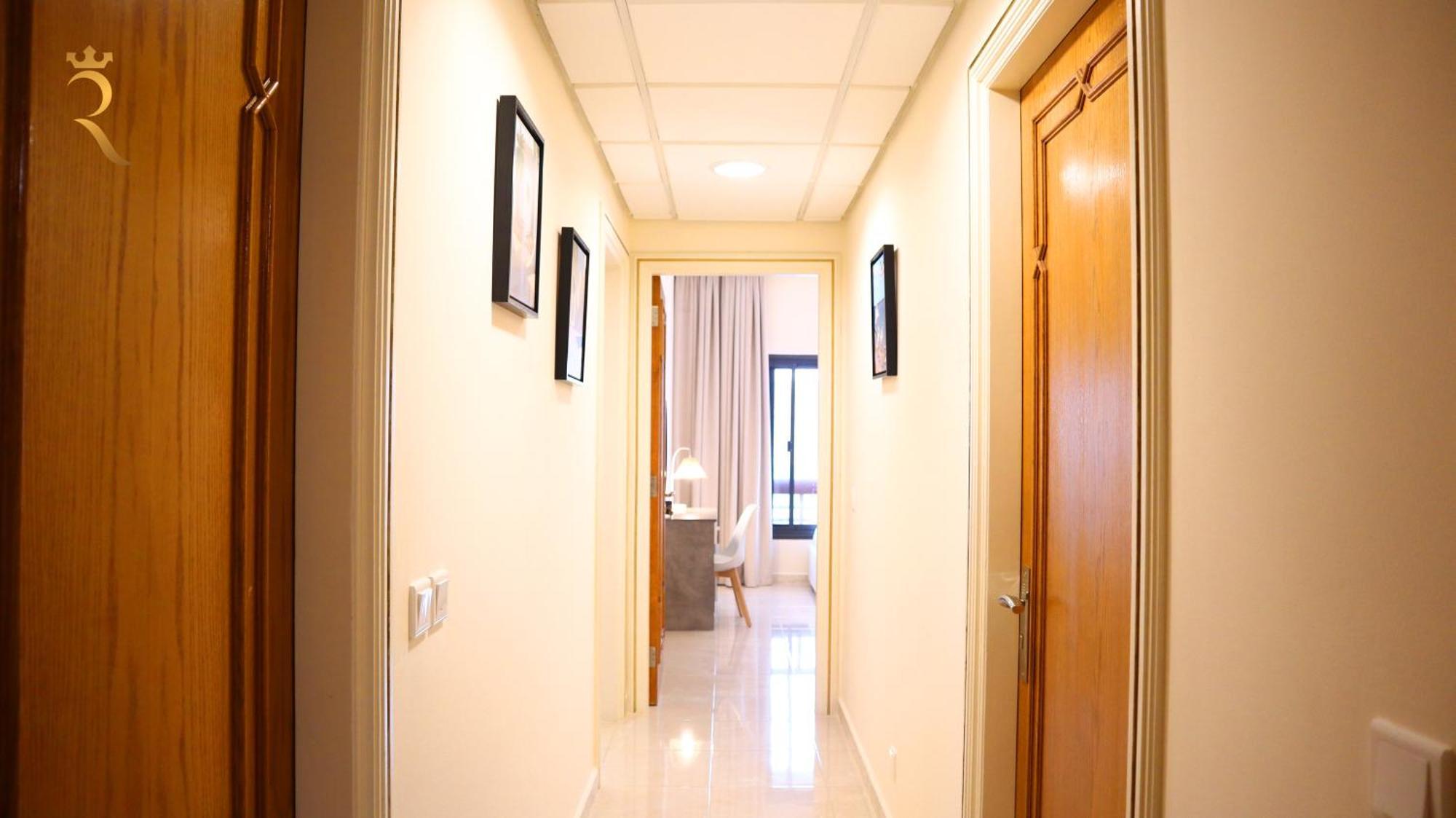 Apartment Sophisticated 3br On Raha Corniche *