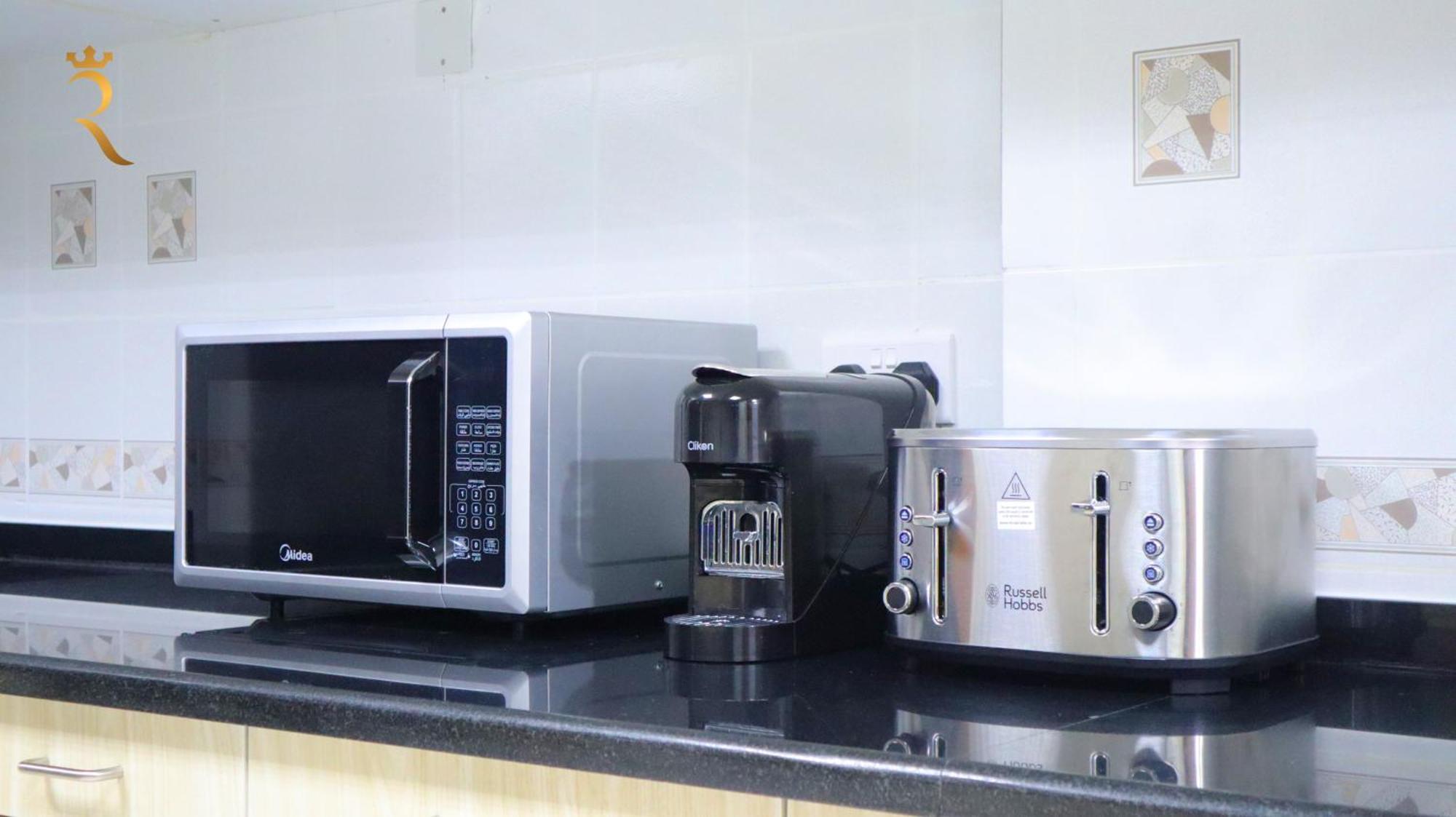 Apartment Sophisticated 3br On Raha Corniche *