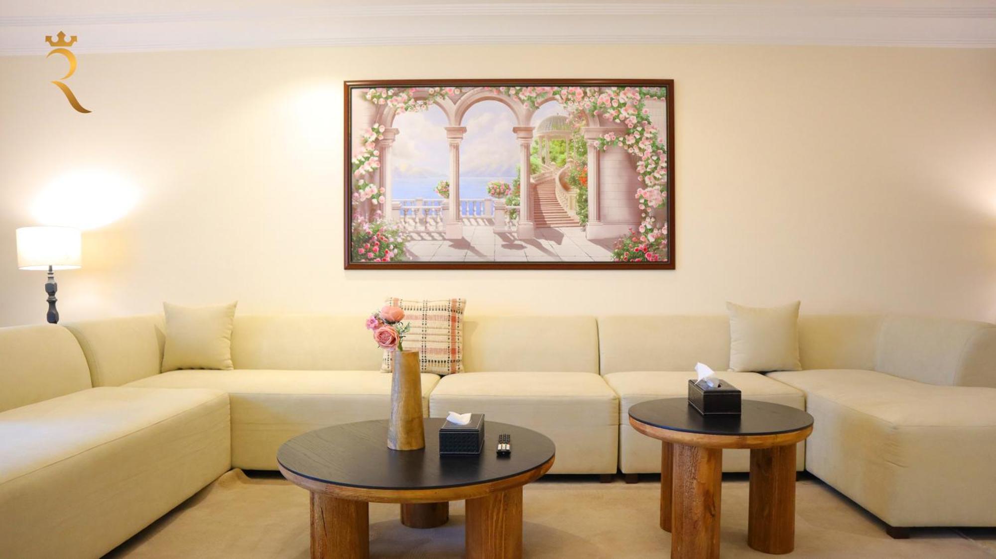 Sophisticated 3br On Raha Corniche Apartment *